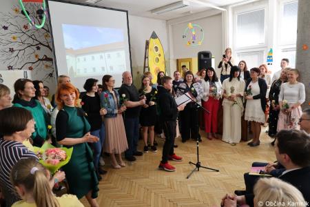 Osnovna šola 27. julij Kamnik že 40 let raste s prepričanjem, da če spoštujemo sebe, bomo znali spoštovati tudi druge (62)